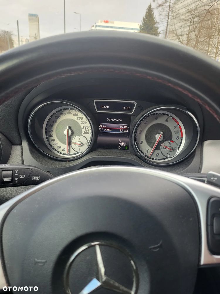 Mercedes-Benz GLA 200 7G-DCT AMG Line - 3