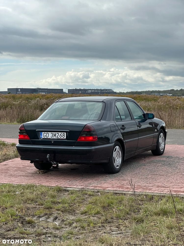Mercedes-Benz Klasa C 180 Classic - 4