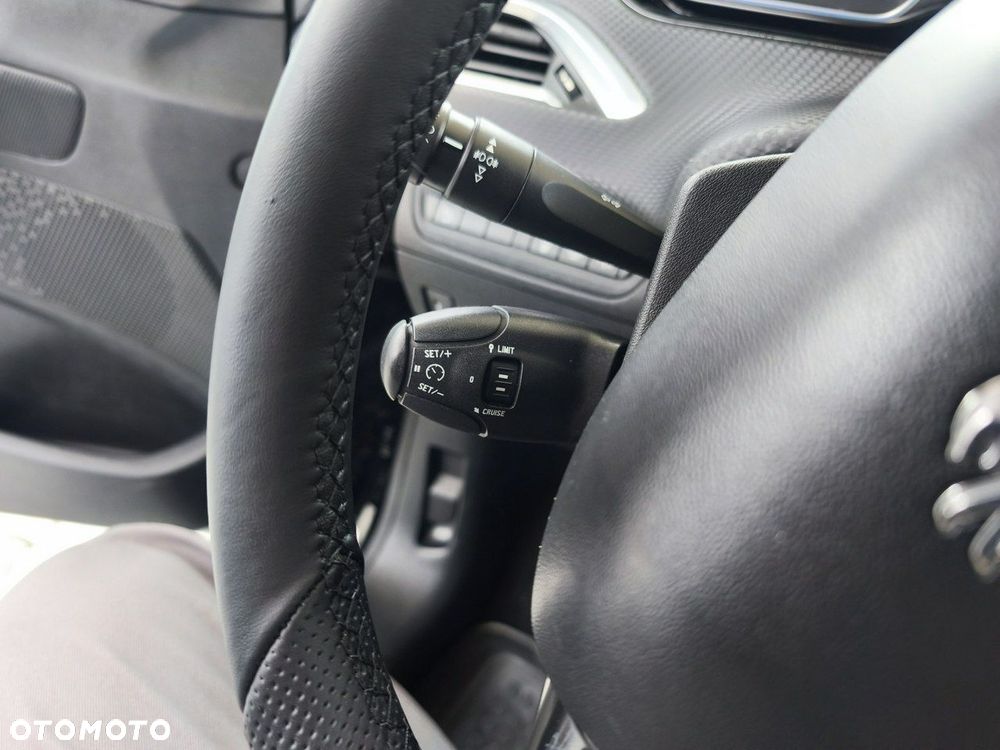 Peugeot 2008 1.6 VTi Allure - 24