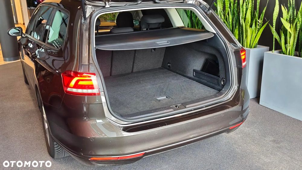 Volkswagen Passat - 15
