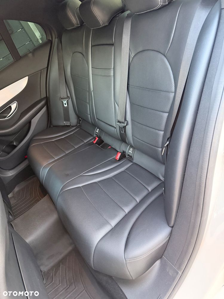 Mercedes-Benz Klasa C 300 9G-TRONIC AMG Line - 24