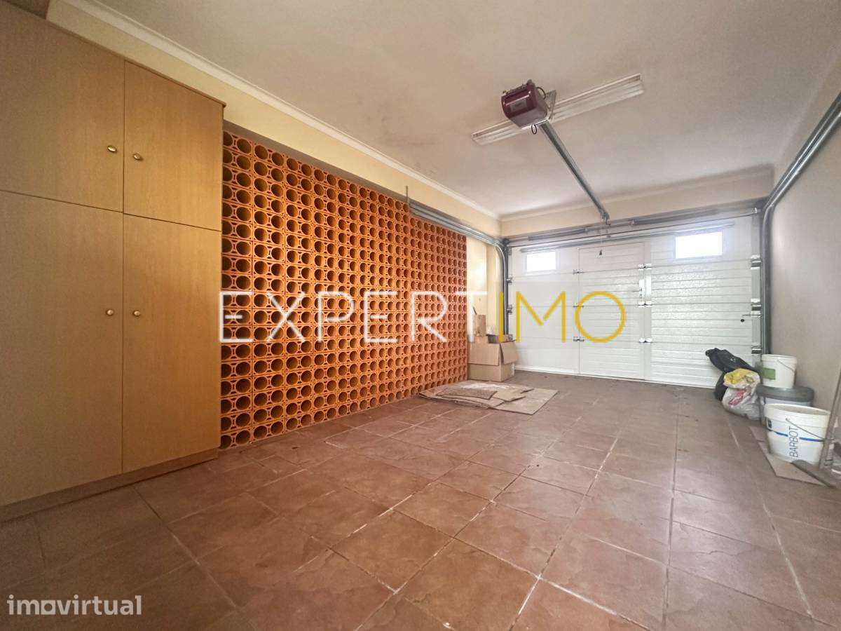 Moradia T4 com garagem, churrasqueira e sotão no centro da Mealhada - Grande imagem: 4/20