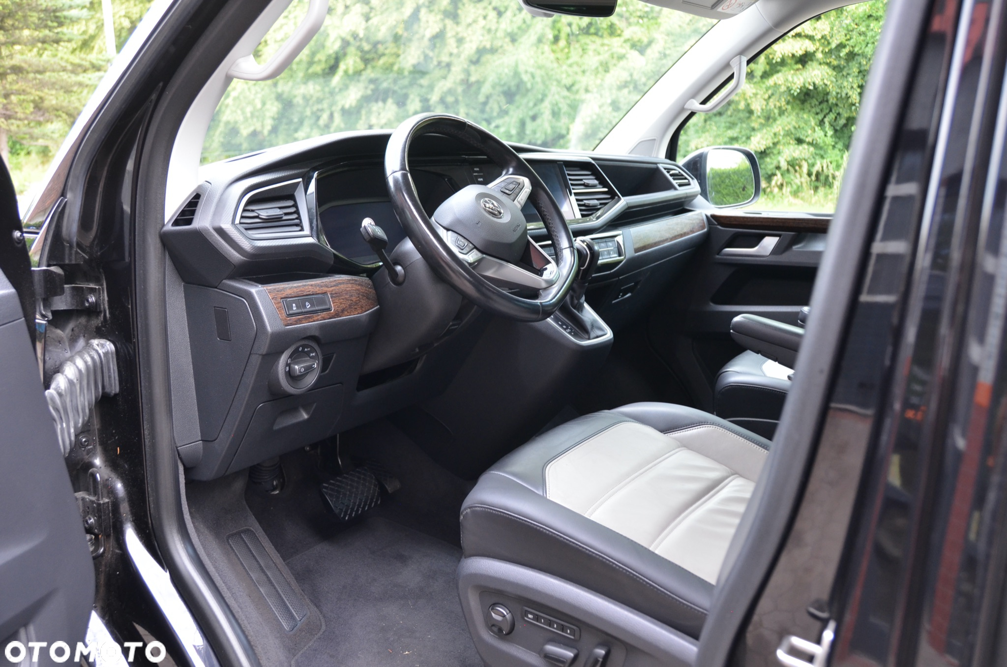 Volkswagen Multivan - 19