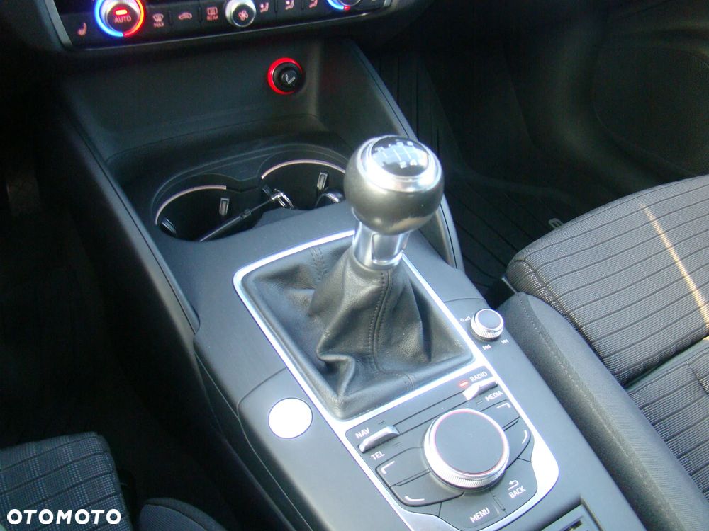 Audi A3 Sportback 1.8 TFSI Attraction - 28