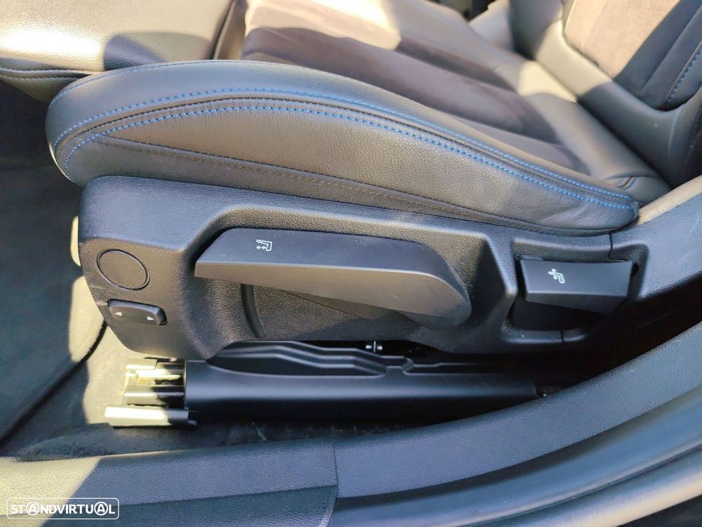 BMW 320 d Touring Pack Desportivo M Auto - 15