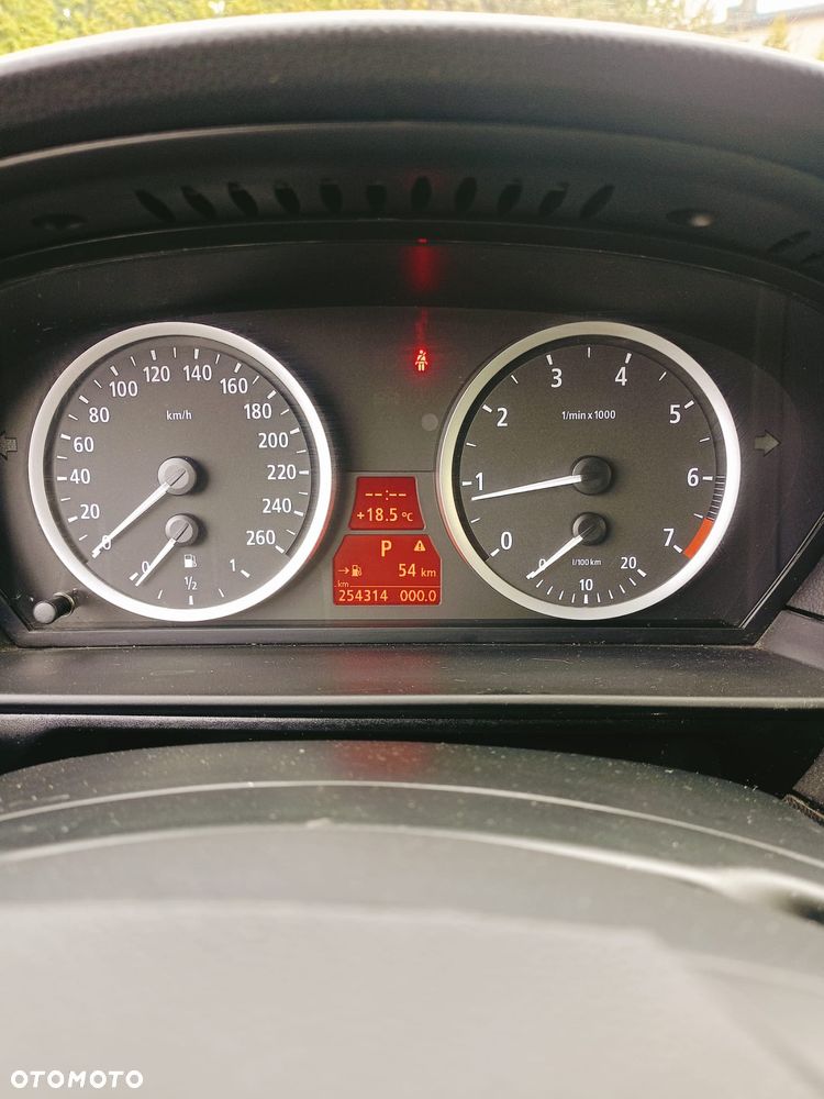 BMW Seria 5 523i - 14