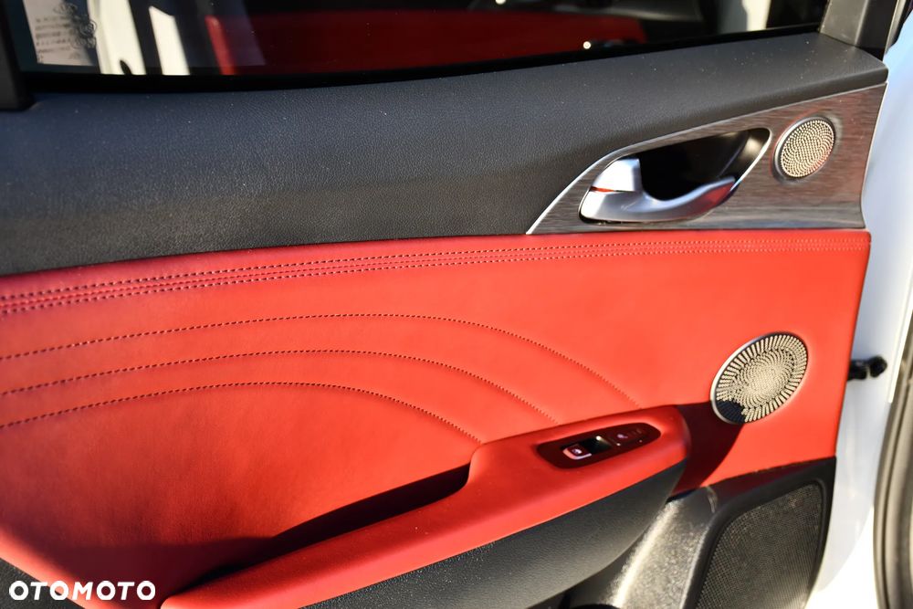 Kia Stinger - 32