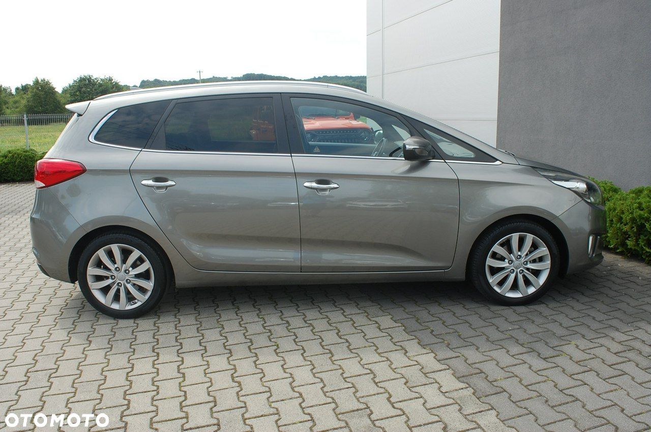 Kia Carens - 19
