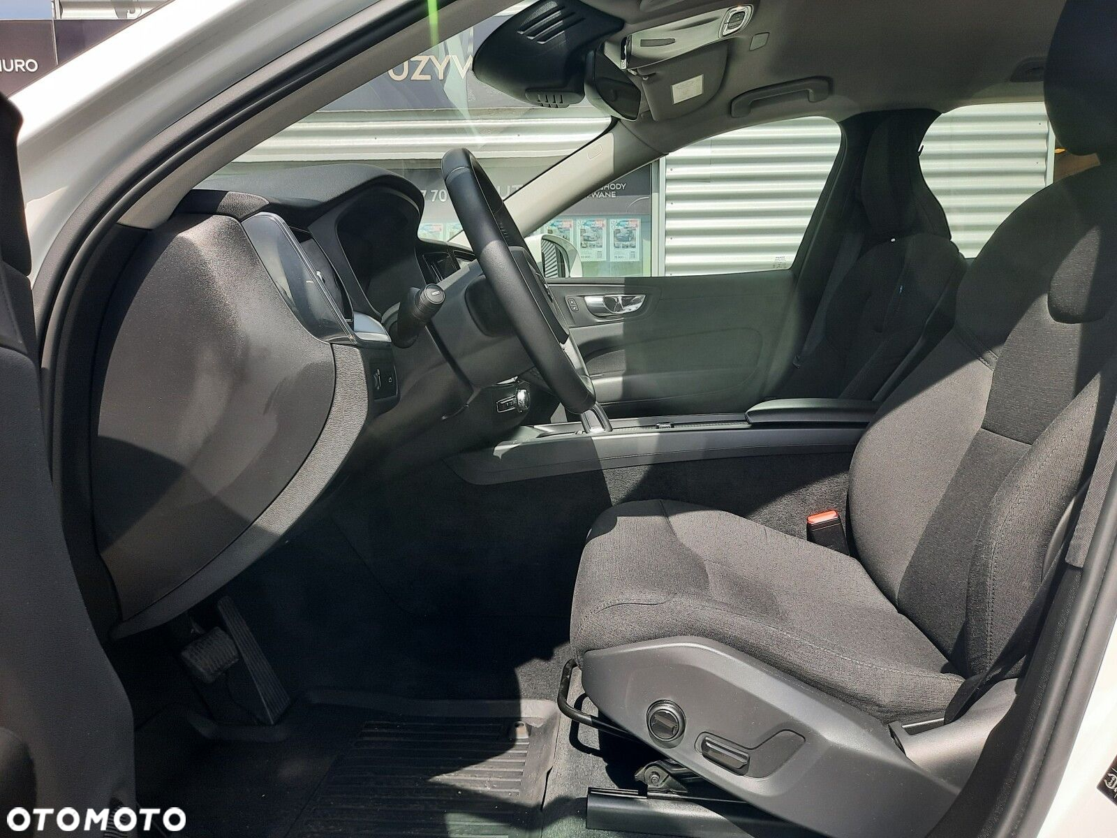 Volvo XC 60 B4 B Momentum - 12
