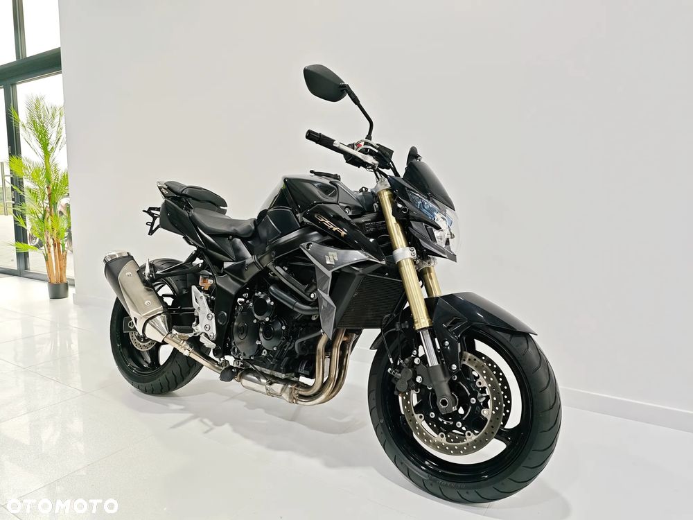 Suzuki GSR - 2