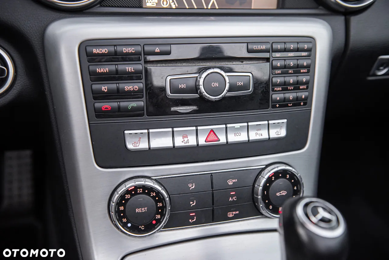 Mercedes-Benz SLK 200 (BlueEFFICIENCY) 7G-TRONIC CarbonLOOK Edition - 24