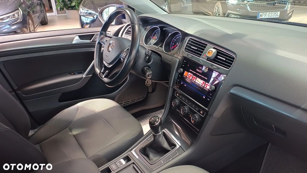 Volkswagen Golf - 6