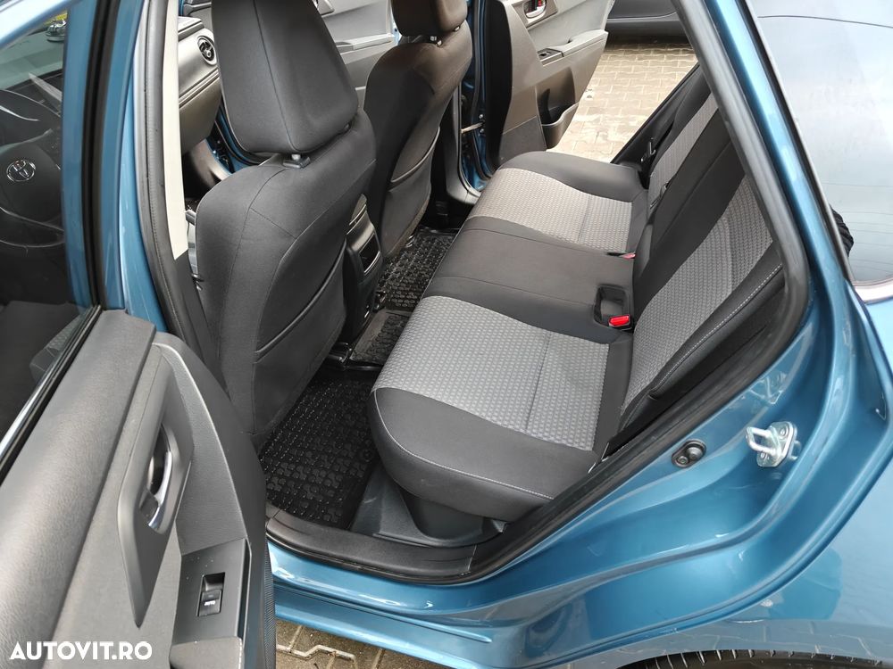 Toyota Auris 1.8 L VVT-i HSD Sol - 8