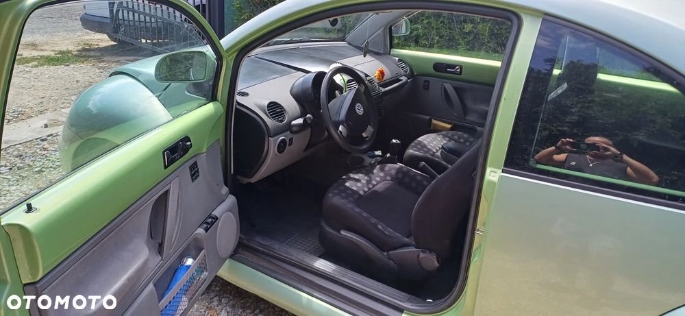 Volkswagen New Beetle - 11