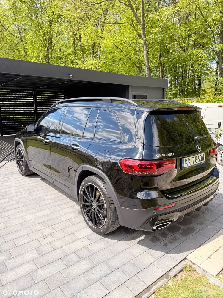 Mercedes-Benz GLB - 12