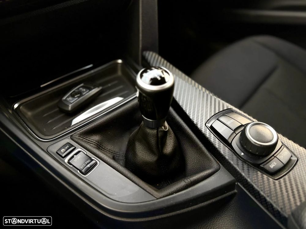 BMW 318 d Line Sport - 25