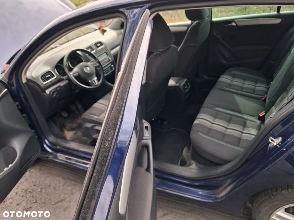 Volkswagen Golf - 10