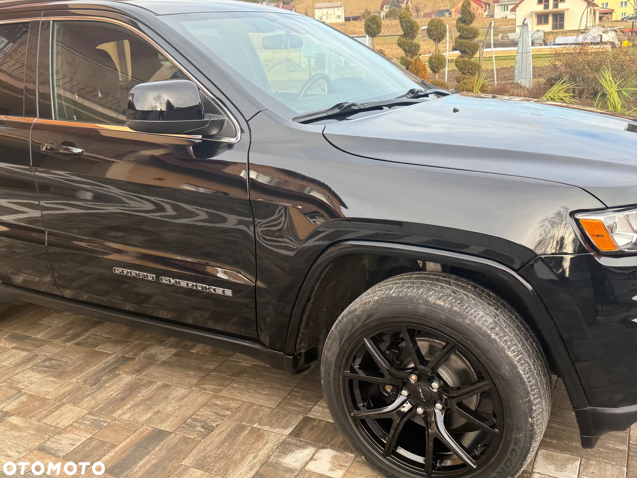 Jeep Grand Cherokee - 24