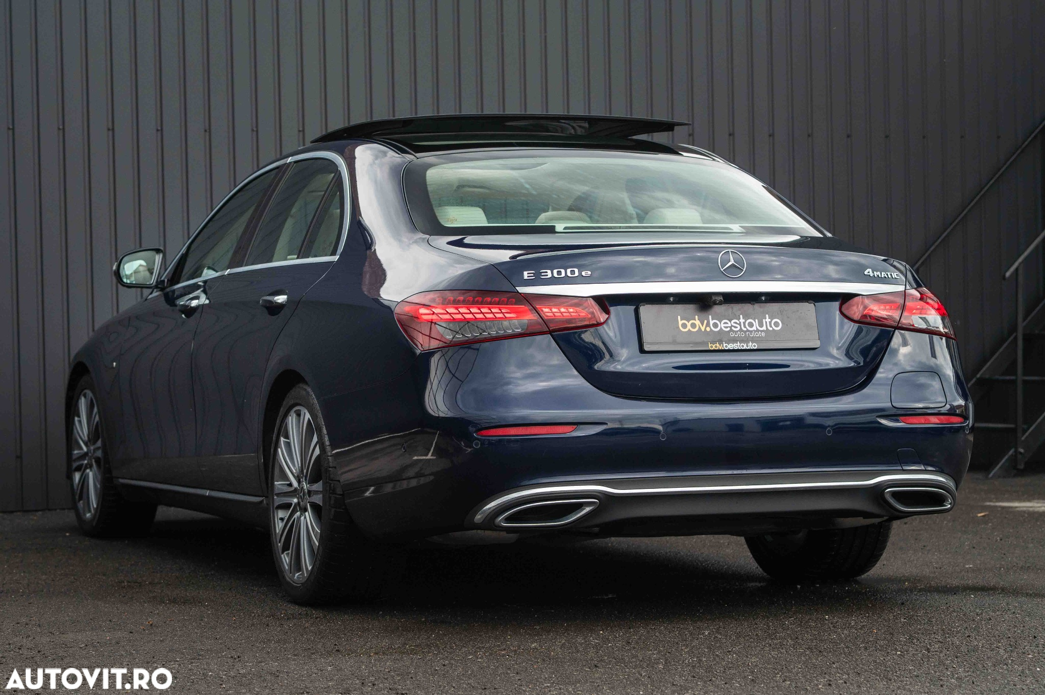 Mercedes-Benz E 300e 4Matic 9G-TRONIC Edition AVANTGARDE - 32