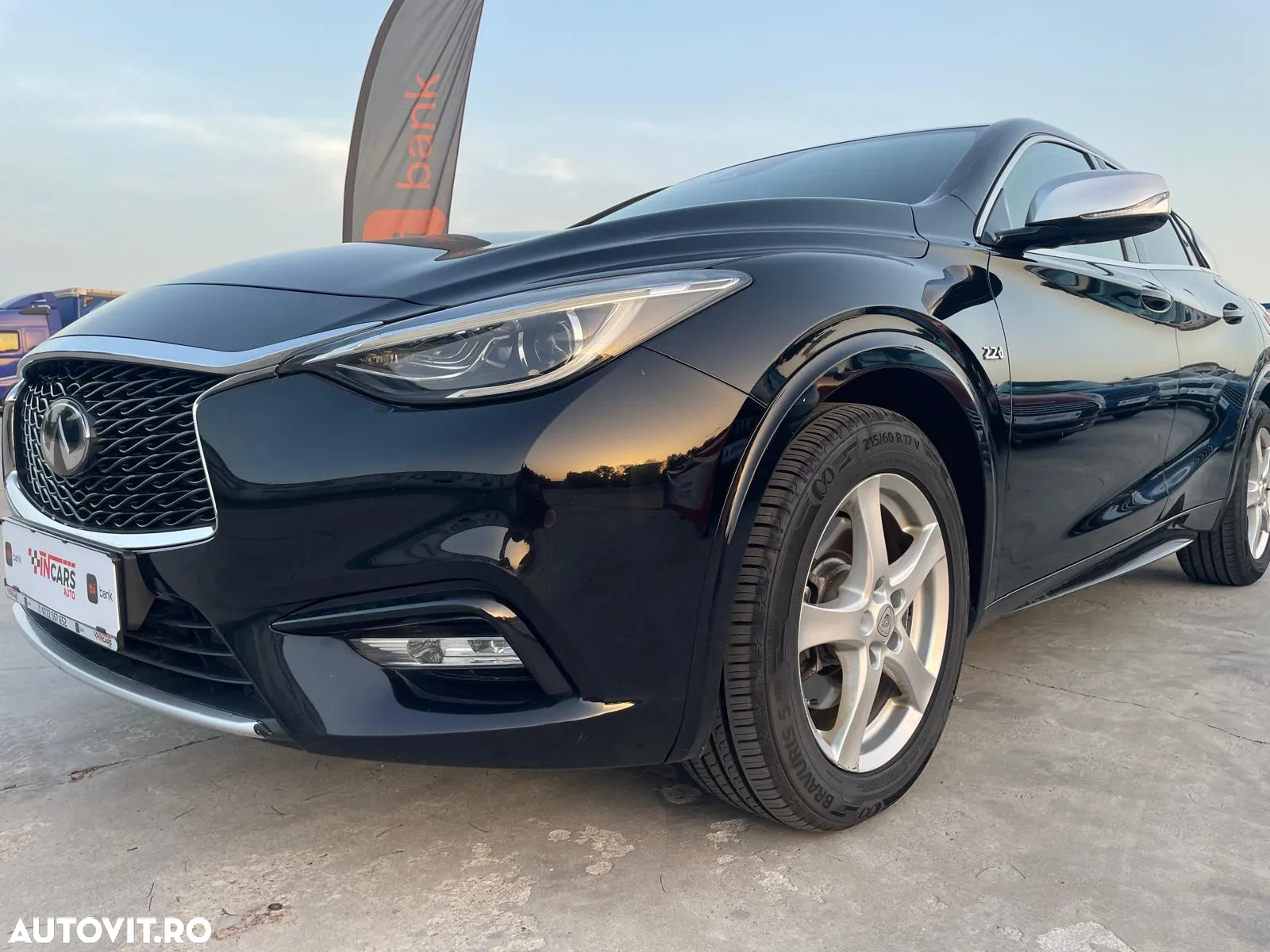Infiniti Q30 - 25