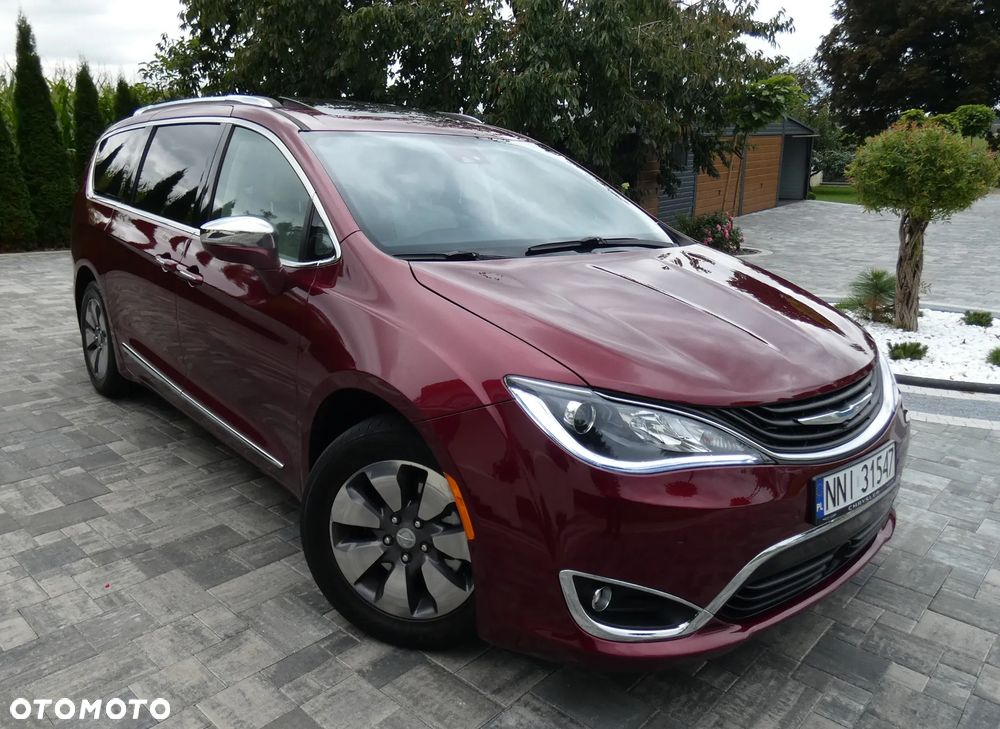 Chrysler Pacifica 2017 photo 2