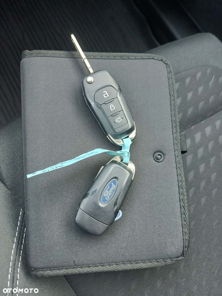 Ford Fiesta 1.0 EcoBoost S&S TITANIUM - 34