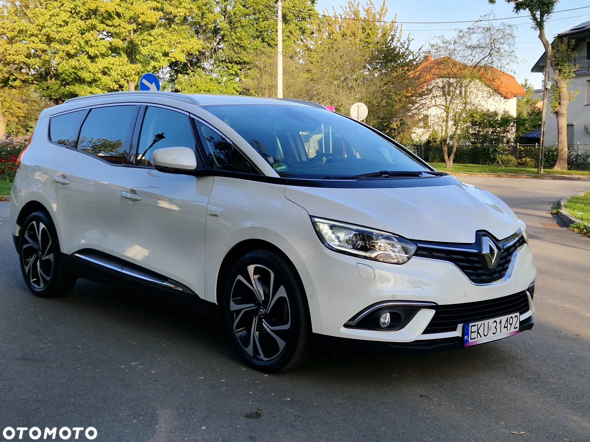 Renault Grand Scenic ENERGY TCe 130 BOSE EDITION - 13
