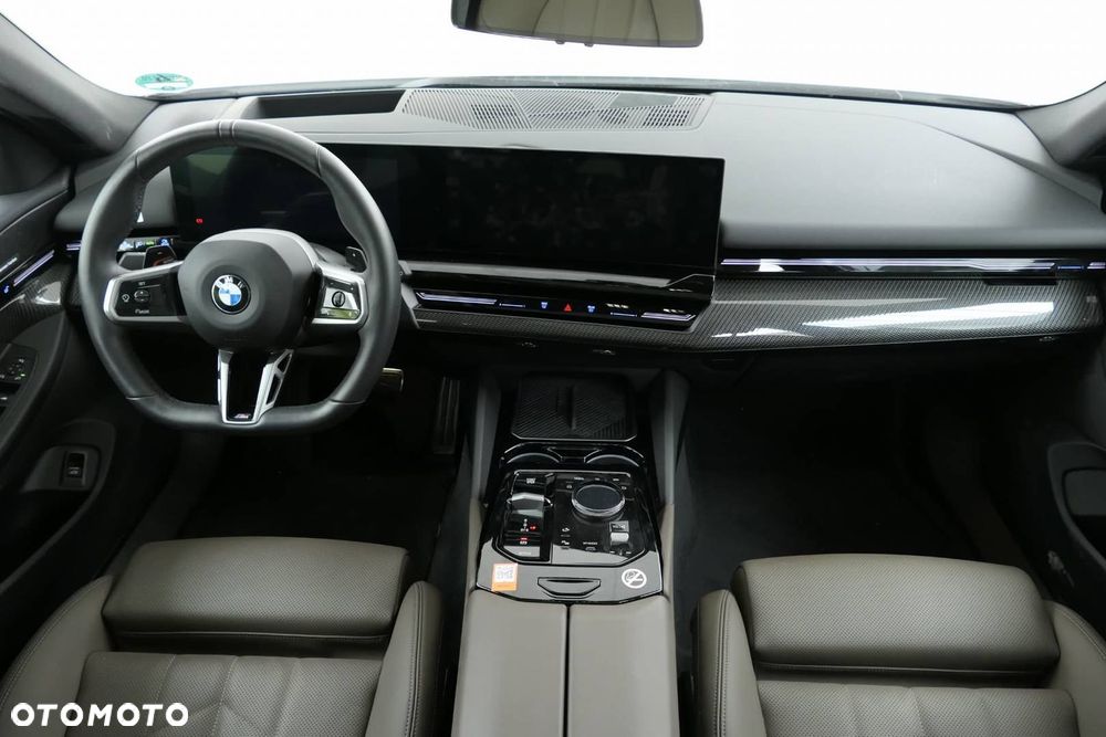 BMW Seria 5 520d xDrive Touring - 25