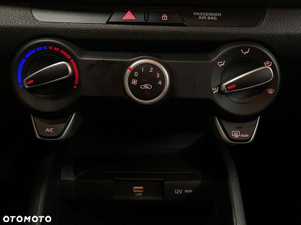 Kia Stonic - 23