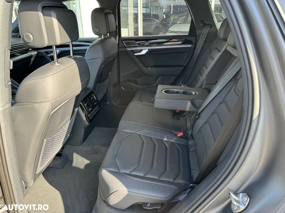 Volkswagen Touareg V6 TDI 4MOTION R-Line - 11