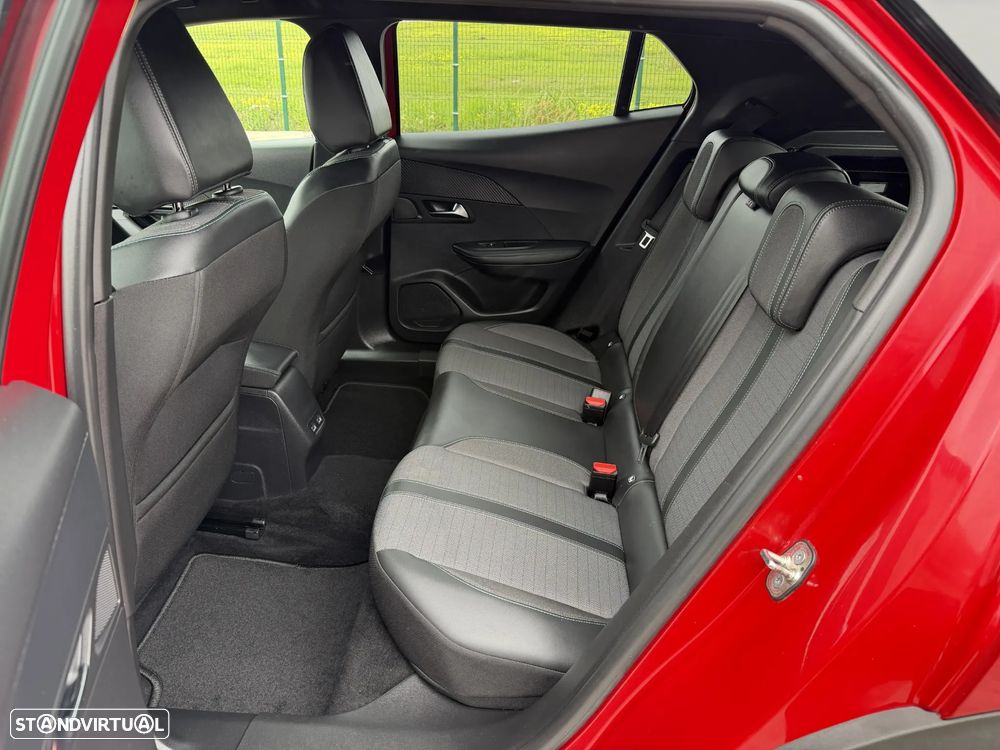 Peugeot e-2008 Allure - 13