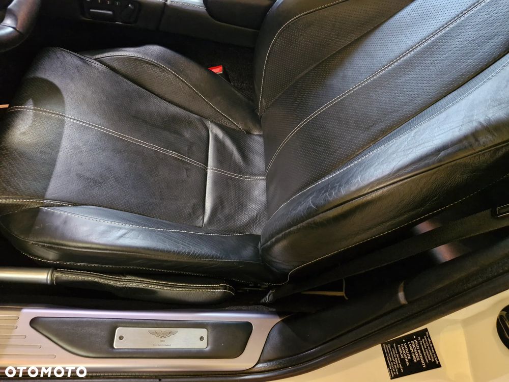Aston Martin DB9 Touchtronic II - 12