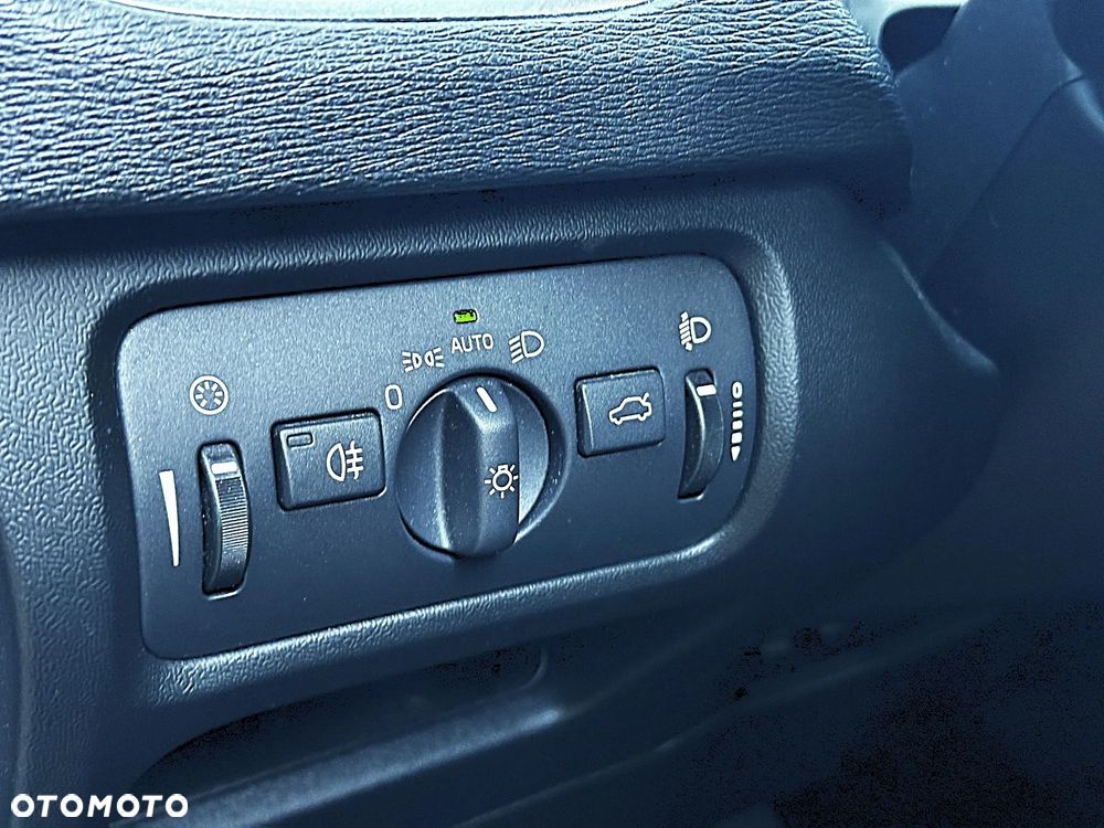 Volvo V40 D2 Kinetic - 13