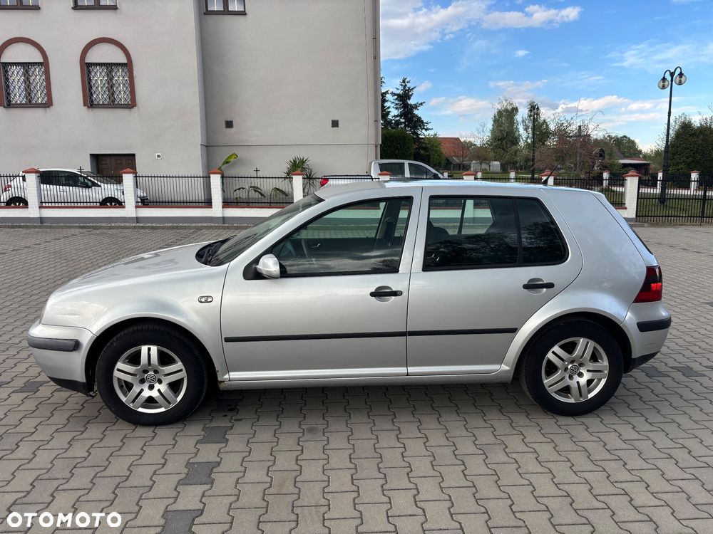 Volkswagen Golf - 2