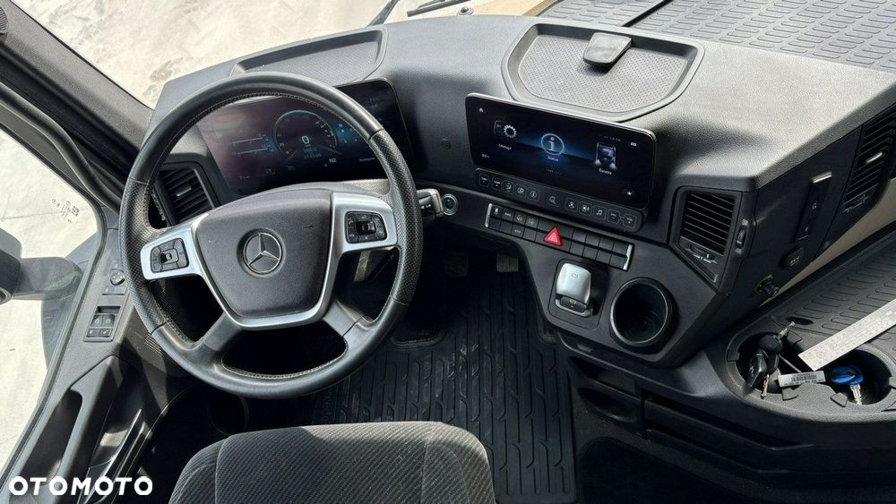 Mercedes-Benz Actros - 11