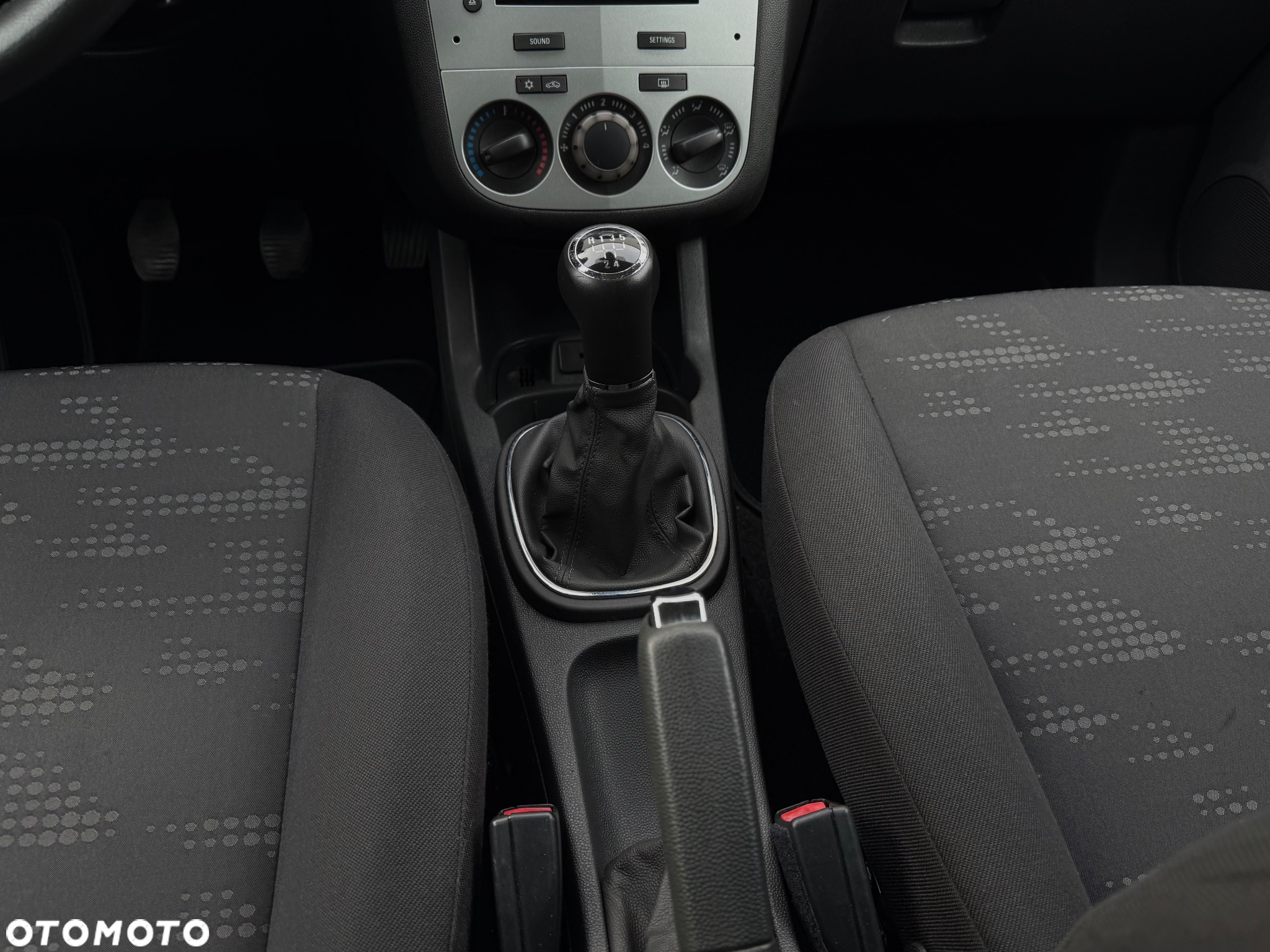 Opel Corsa 1.4 16V Enjoy - 18