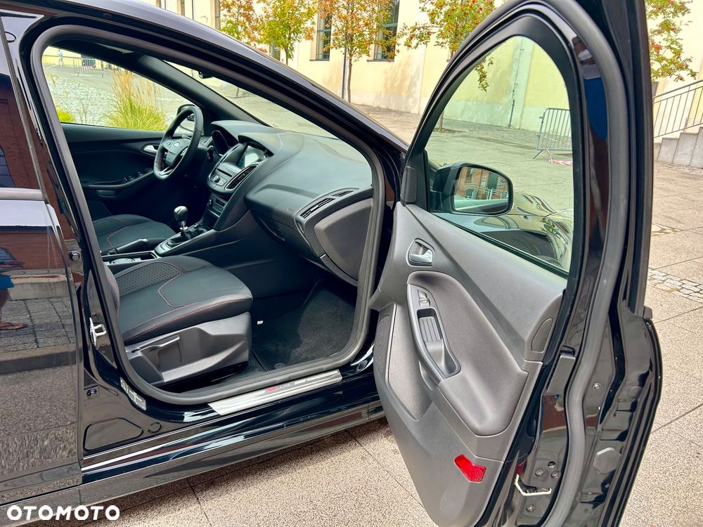 Ford Focus 1.0 EcoBoost Start-Stopp-System ST-LINE STYLE - 16