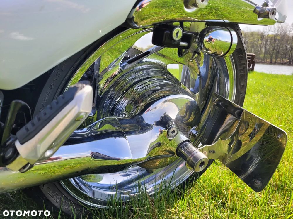 Suzuki Intruder - 7