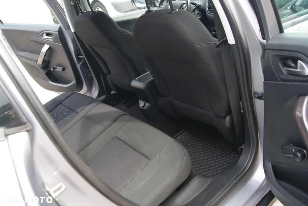 Peugeot 2008 1.2 Pure Tech Style - 16