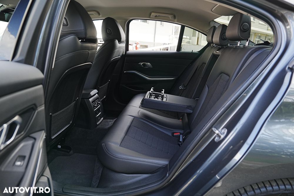 BMW Seria 3 330e Aut. Sport Line - 26