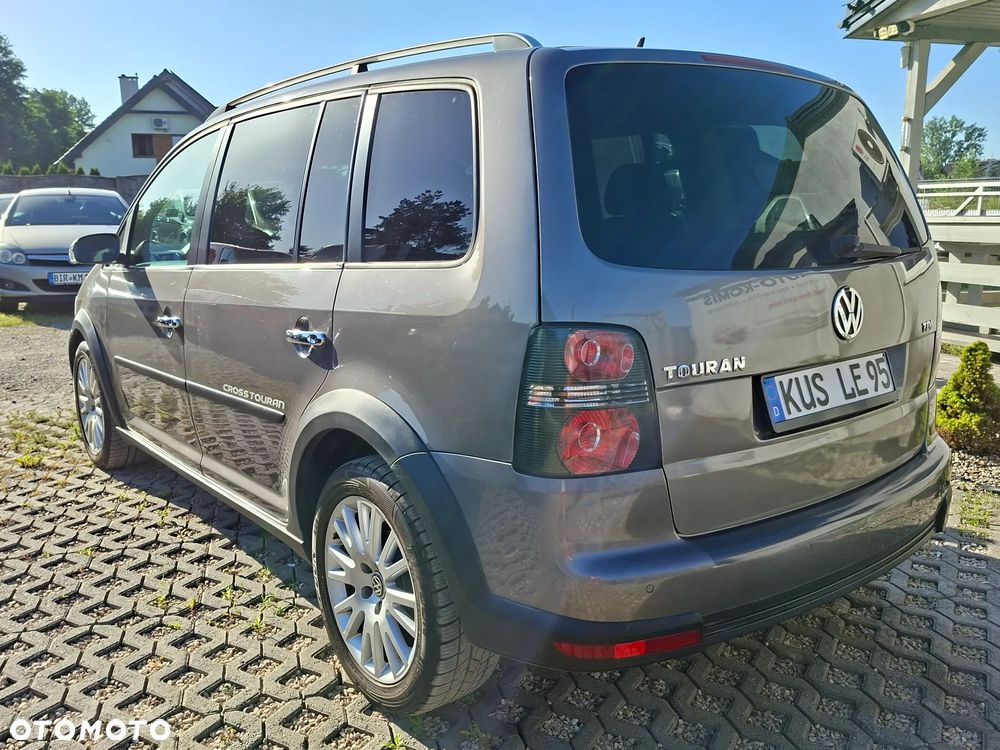 Volkswagen Touran 1.9 TDI DPF Blue Motion Conceptline - 3