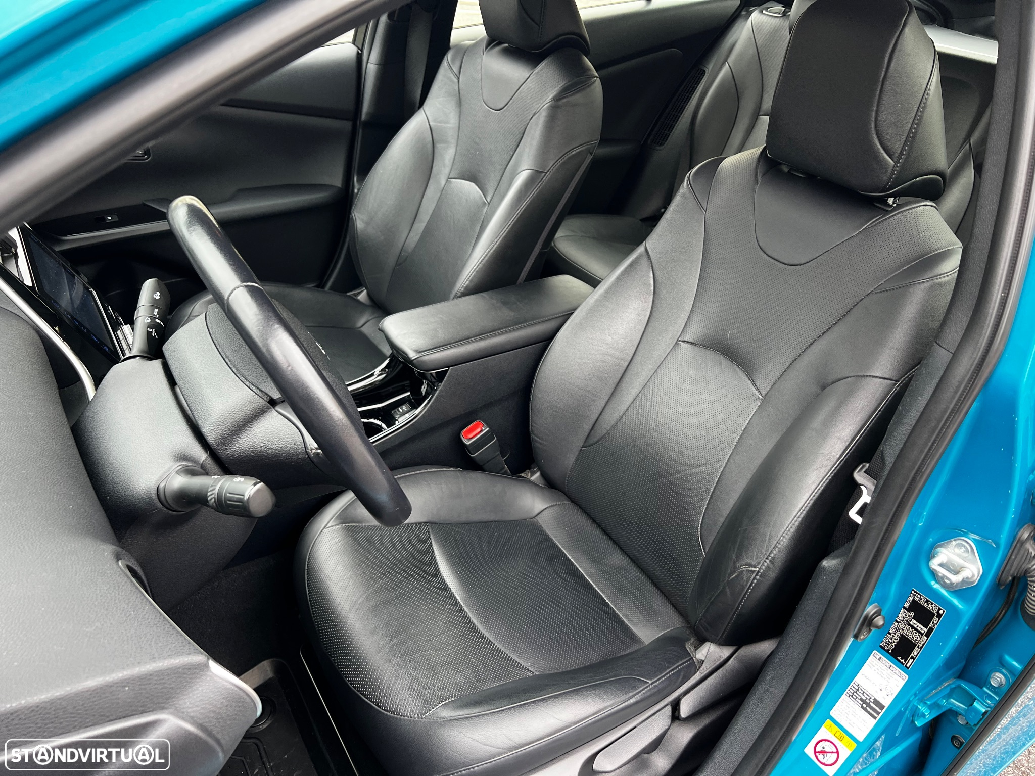 Toyota Prius 1.8 Plug-In Luxury Pele - 12