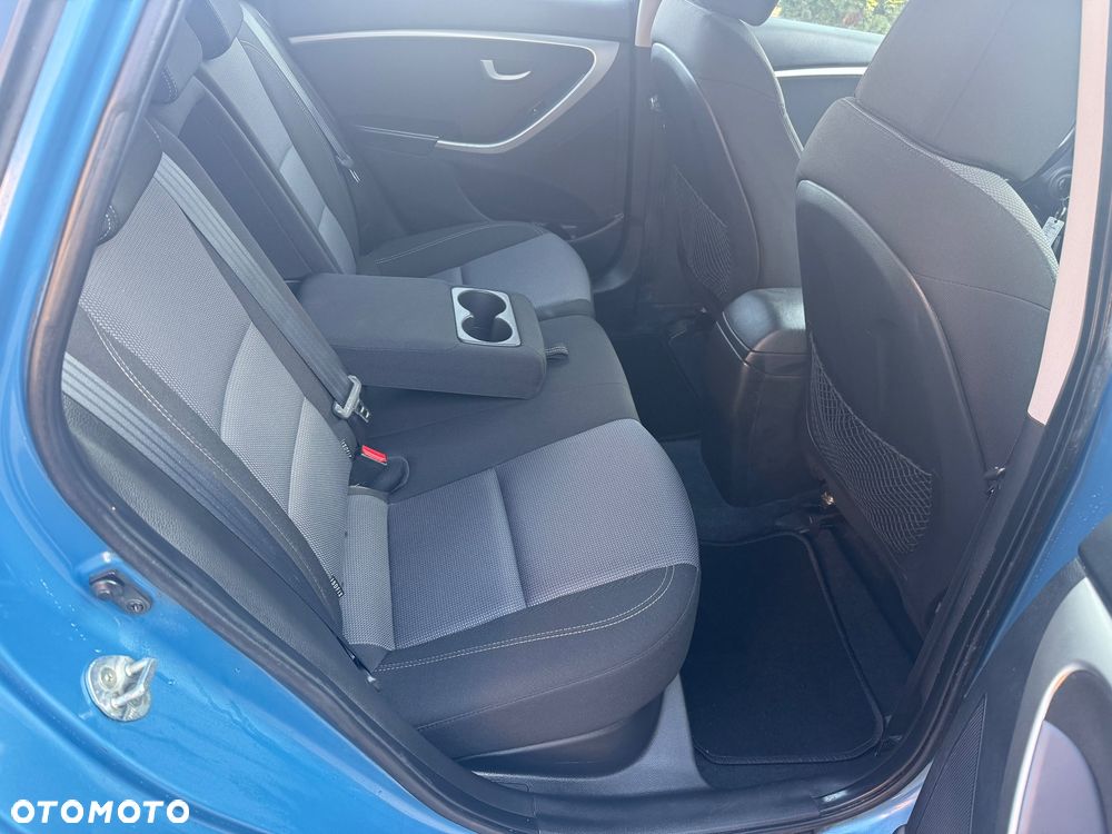 Hyundai i30 blue Kombi 1.6 CRDi YES Gold - 18
