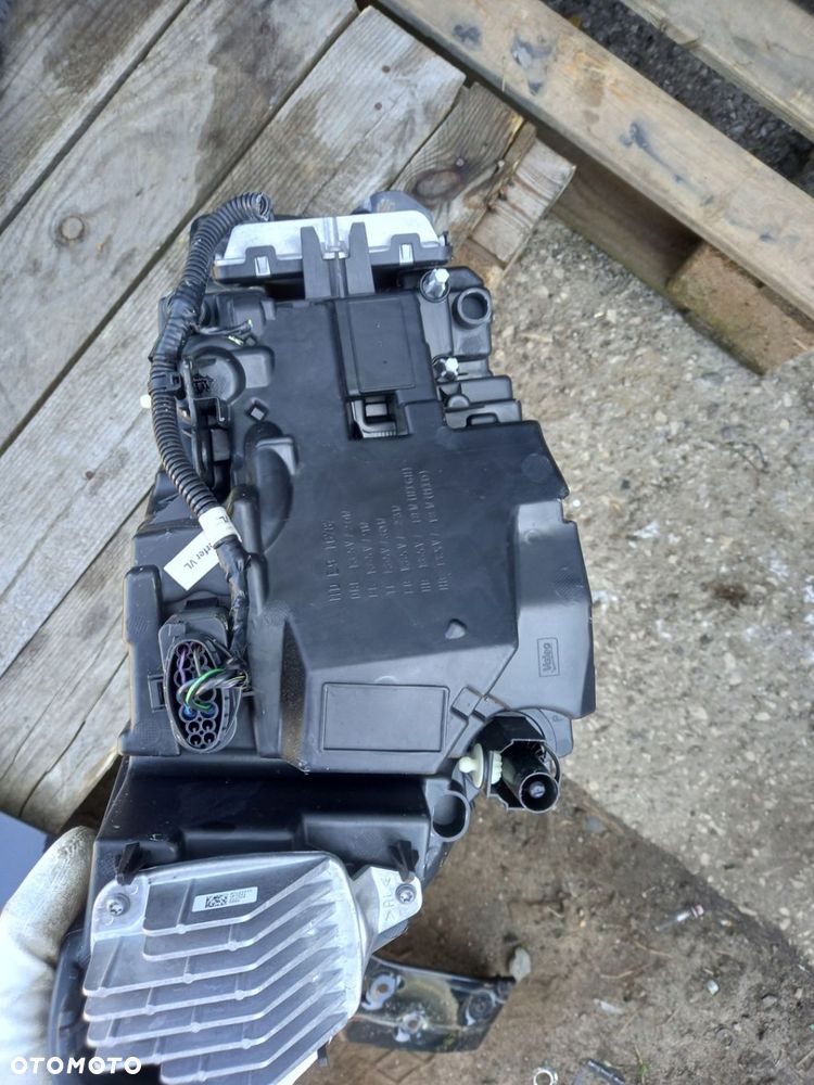 VOLVO XC40 II PRAWA LAMPA PRZÓD 32342525 32342524 LED MID 22r - 2