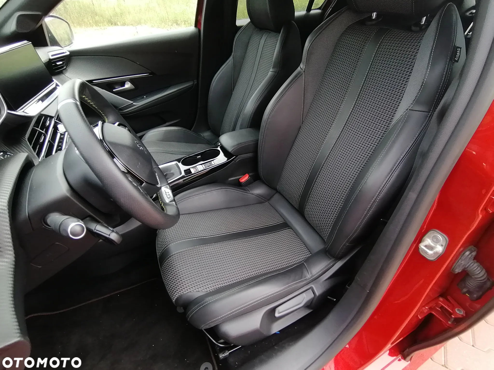 Peugeot 208 PureTech 100 GT - 20