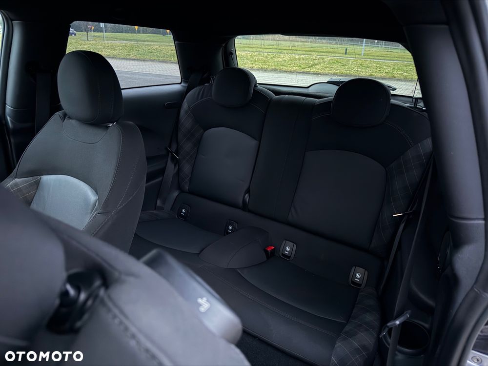 MINI ONE Standard - 16