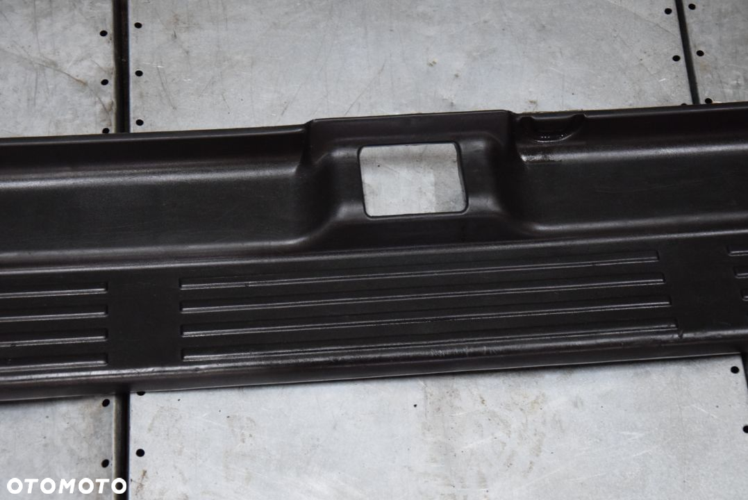 TOYOTA 4RUNNER HILUX LISTWA ZDERZAKA TYŁ - 3