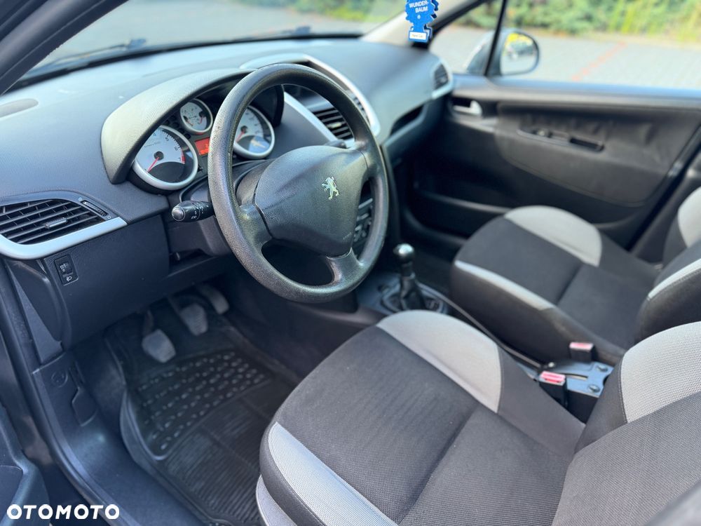 Peugeot 207 - 10