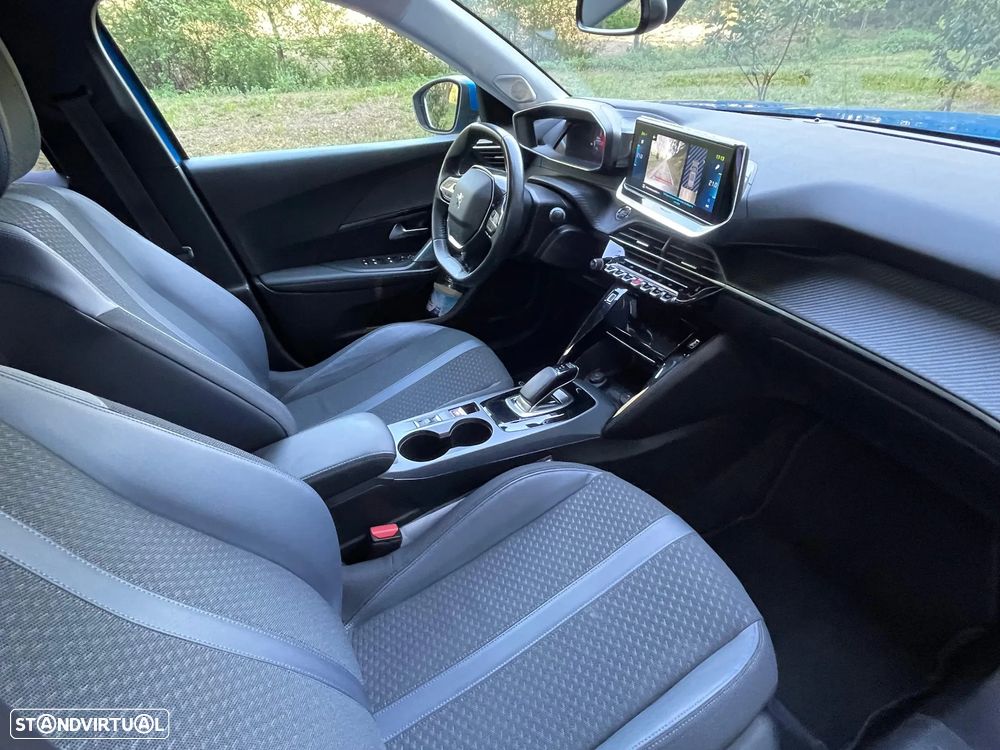 Peugeot e-2008 Allure - 9