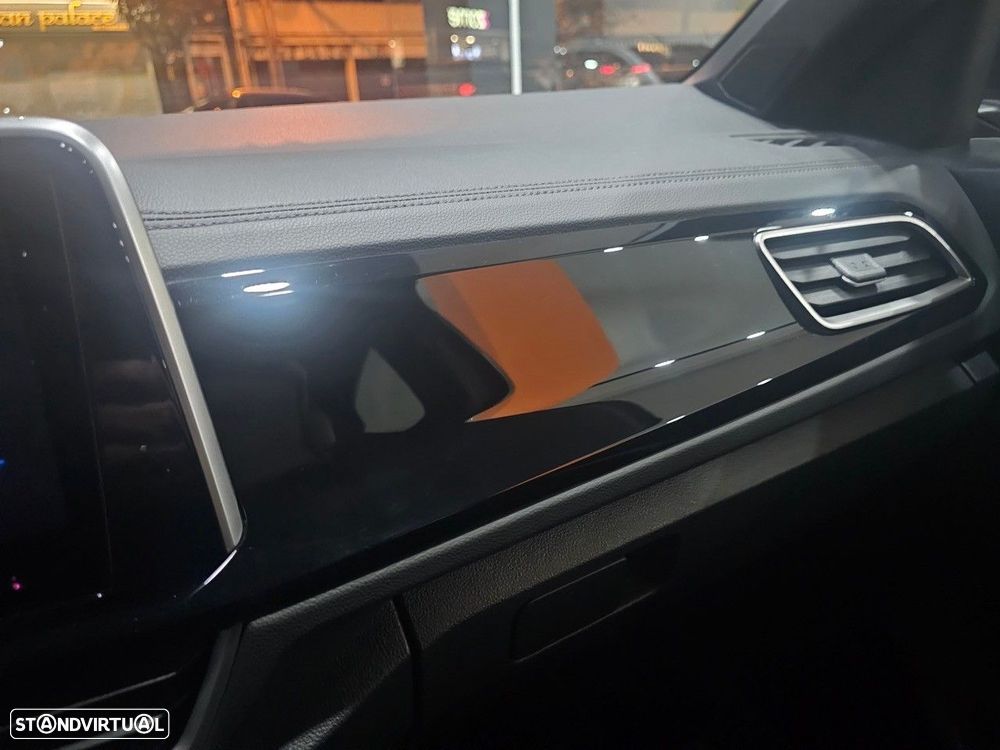 VW T-Roc 2.0 TDI R-Line DSG - 38